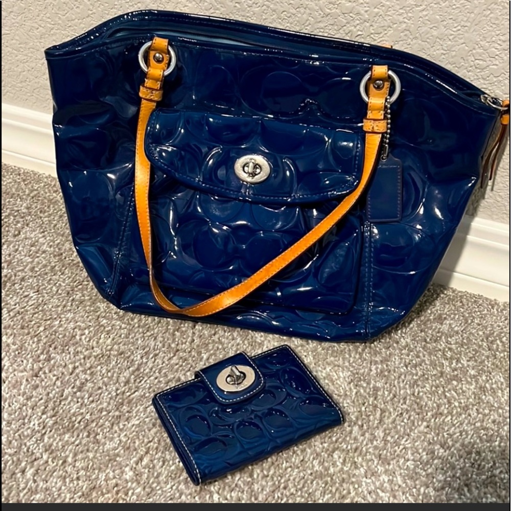 Coach Shiny Purse & Matching Wallet 💋👜👒